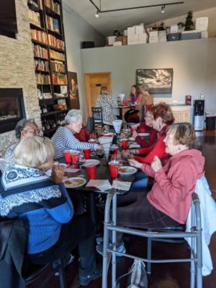 Club members enjoy 'Group Therapy' at Junto Winery