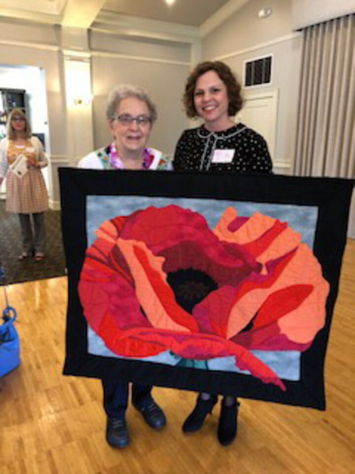 Quilt winner Susan Taylor with Amy Kucken